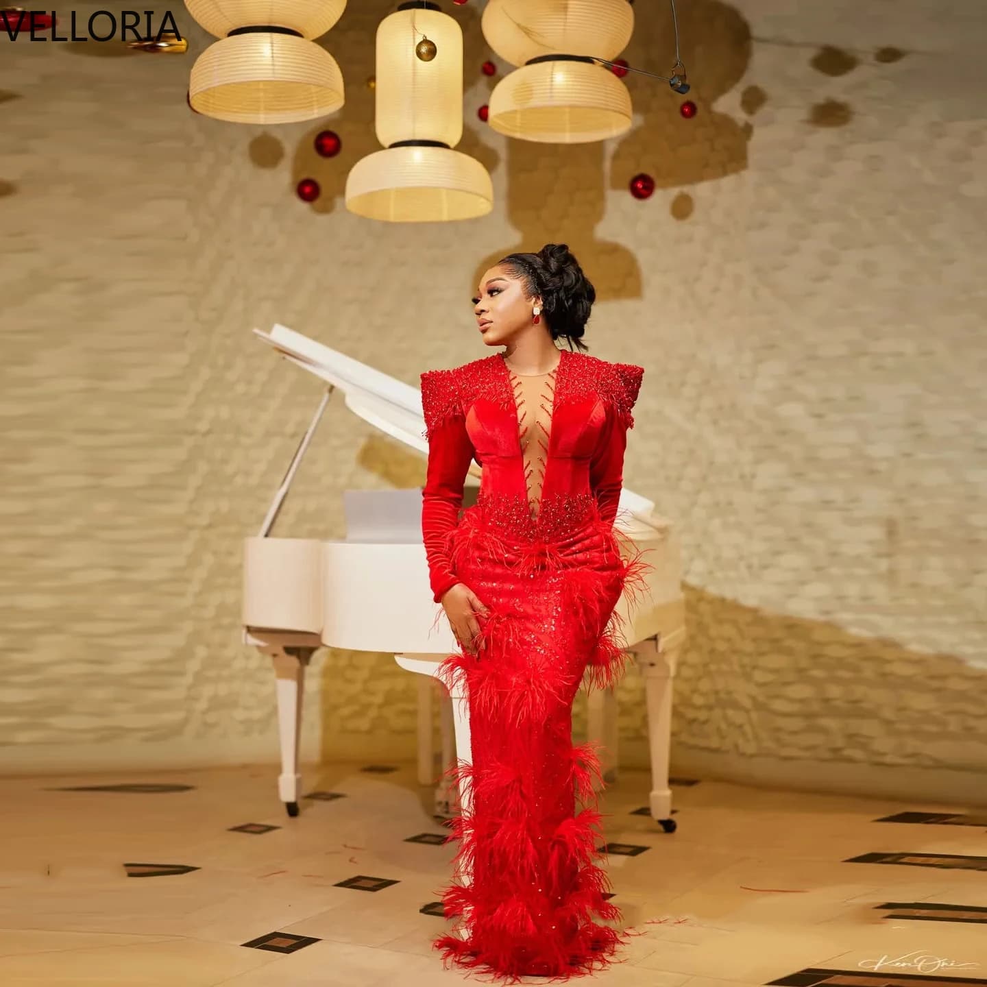 Abito da ballo rosso scintillante a sirena, lussuoso con perline e piume, a maniche lunghe, elegante abito da sera con scollo a V profondo, per feste africane, personalizzabile