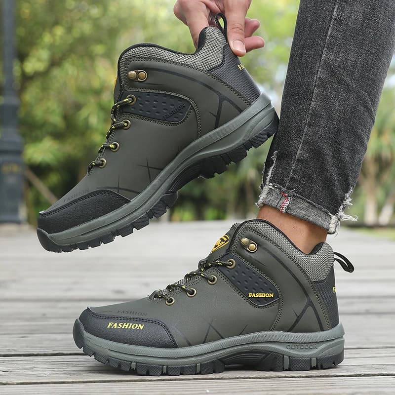 Vendita calda! Stivali da esterno alla moda da uomo Scarpe da trekking in pelle marrone Supporto per caviglia Suola spessa Escursione da campeggio Avventura Design 2025