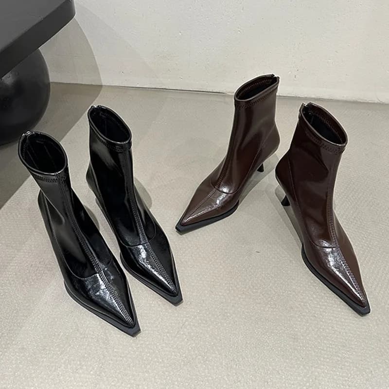 2025 Stivaletti da donna nuovi Stivaletti da donna sexy con punta a punta Moda causale da donna Stivali con tacco alto sottili Tinta unita Stiletto