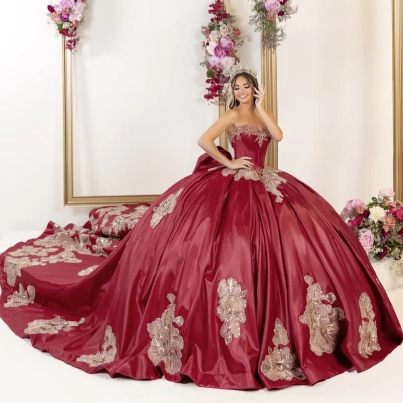 Abito Quinceanera rosso con spalle scoperte Decalcomania glitter in cristallo di pizzo Fiocco abiti da 15 Quinceanera Personalizza