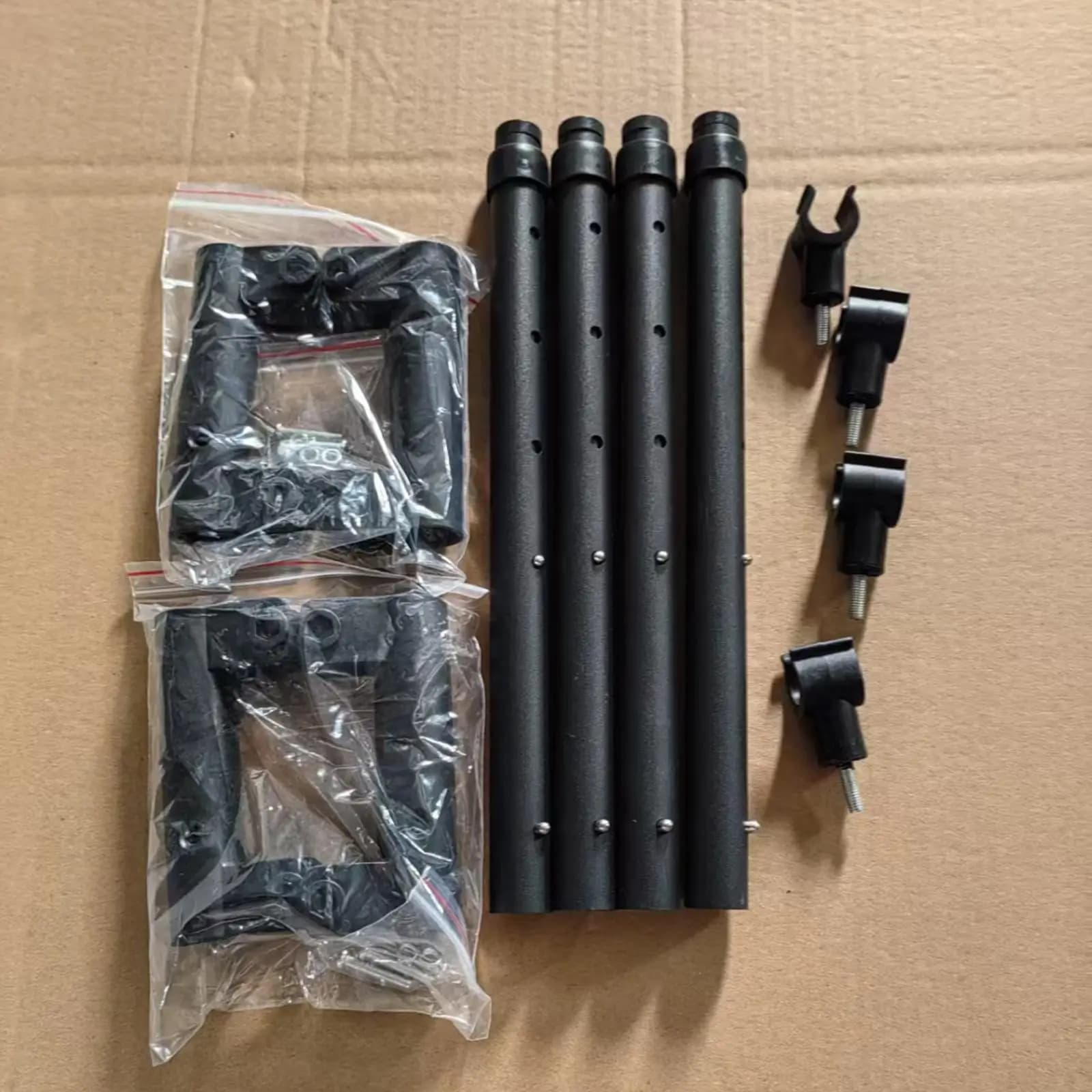 Set di 4 Supporti per Tavolo da Campeggio, Asta Telescopica Multifunzionale per Tavolo da Esterno, Ideale per Escursioni, Giardino e Pesca