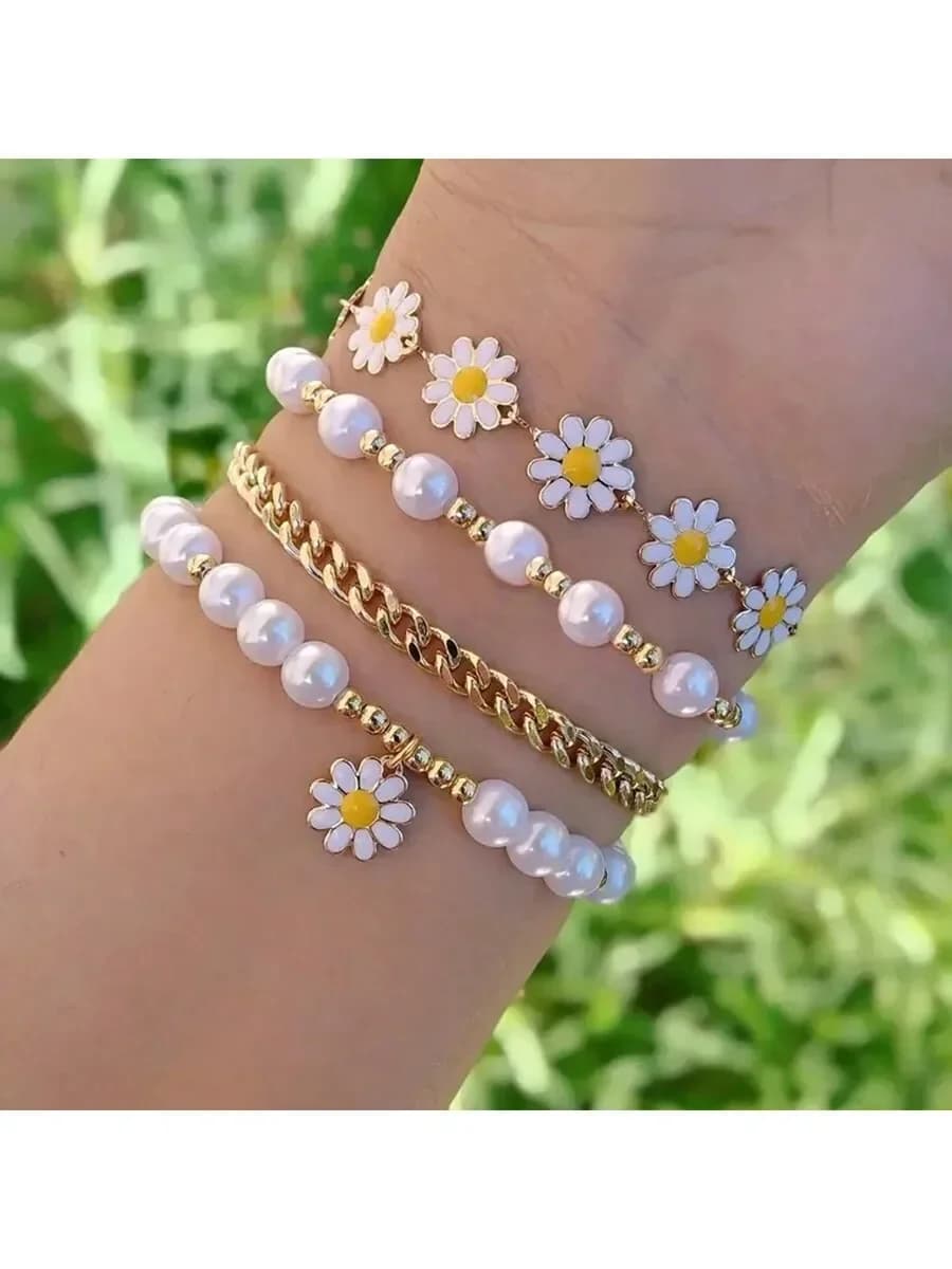 Set di 4 braccialetti con fiori a margherita e perle finte per donna