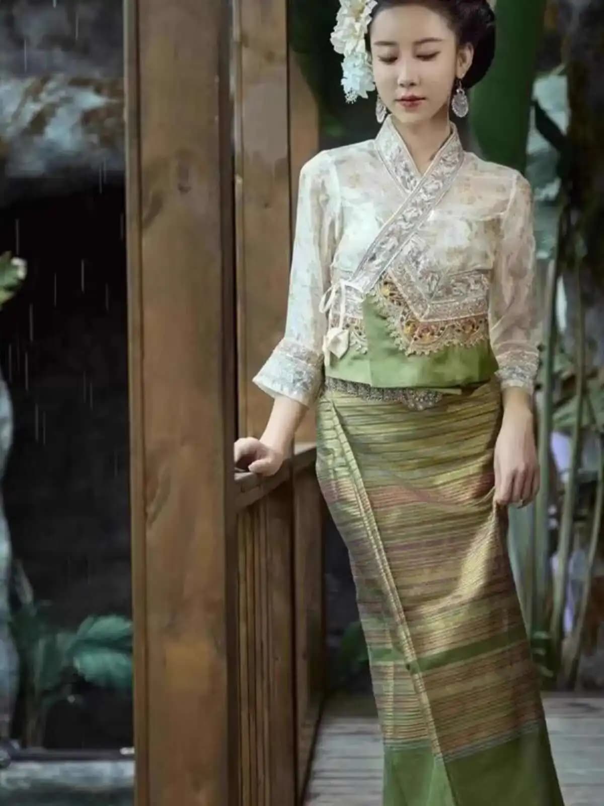 Xishuangbanna Dai Costume etnico Jin Chen Dai Outfit Stesso stile etnico femminile tradizionale set gonna avvolta Viaggio quotidiano