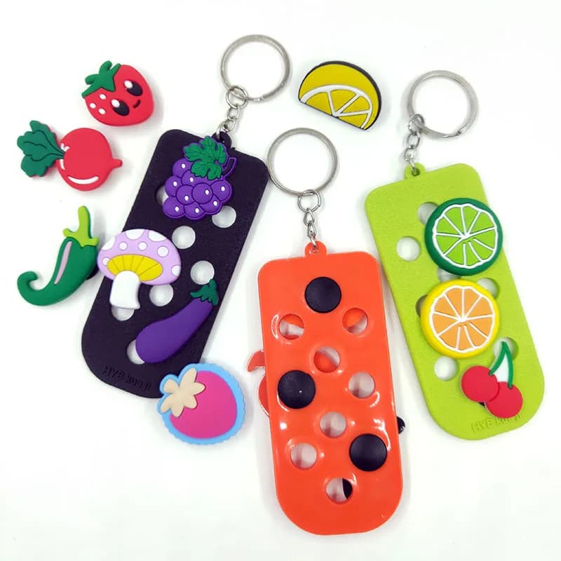 Accessori per tastiera in EVA con ciondolo portachiavi a forma di cartone animato, pavimento per installazione decorazione piastra con foro fluorescente