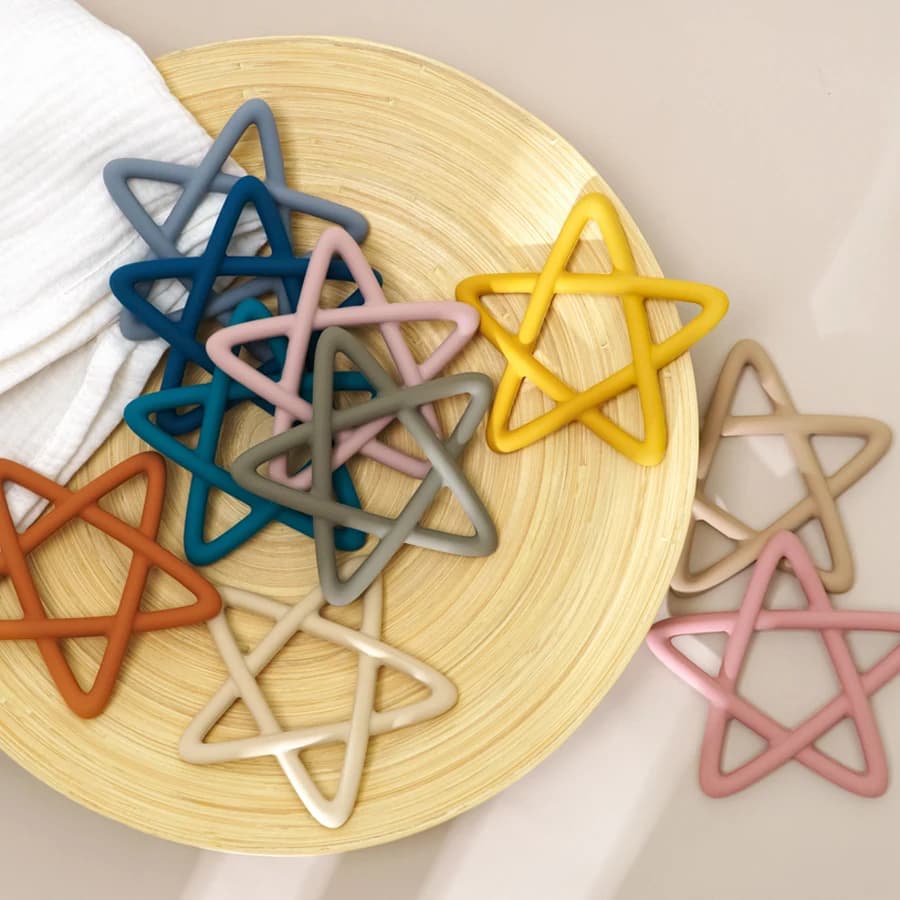Giocattoli per bambini personalizzati a forma di pentagramma per uso alimentare Massaggiagengive sensoriali in silicone per bambini Giocattoli per massaggiagengive per accessori per neonati