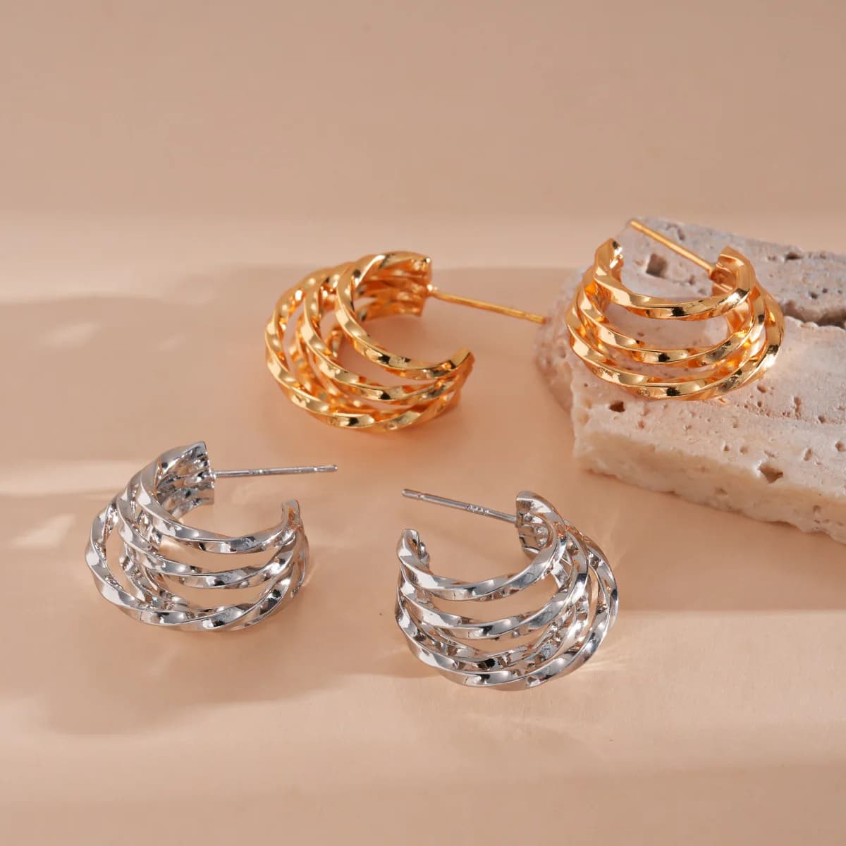18k Gold Plated Minimalist Multi Layer Hoop Earrings for Women Textured Metallic Curved C Shaped Ear Studs Fashion Punk Jewelry