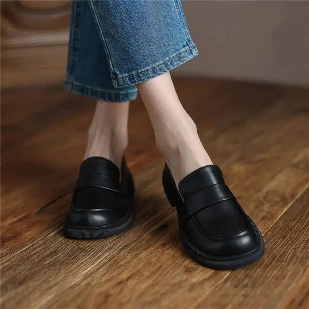 Women's flat working shoes in real leather with soft sole Mocassini versatile retro style Comfortable and fashionable footwear