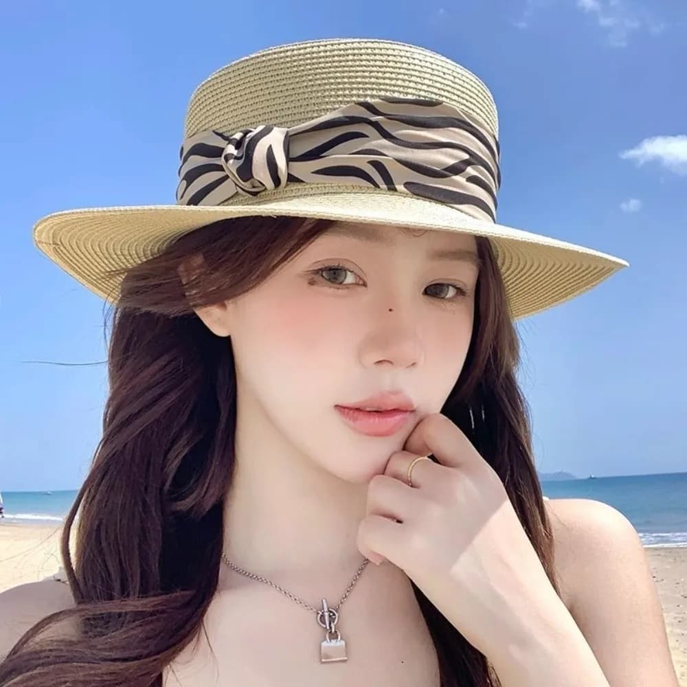 Women's Sun Hat in Braided Paglia with Leopard Print, Korean Style, Tesa Larga, with Belt, Solar Protection, Bucket Model, Tesa Piatta, for Beach