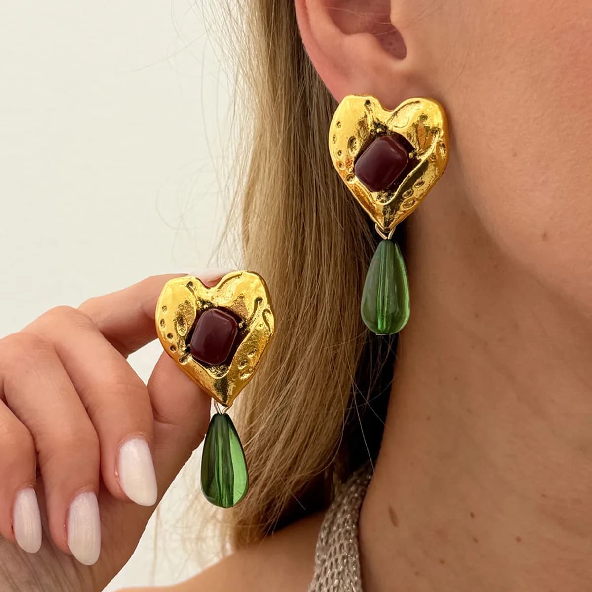 KunJoe Vintage Metal Heart Shaped Pendant Earrings Women Luxury Acrylic Water Droplets Hanging Drop Earring 2026 Fashion Jewelry