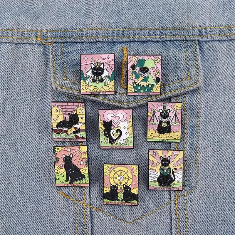 Gatti Tarocchi Spille smaltate Amanti personalizzati Fools Justice Spille Distintivi da bavero Punk Gotico Carte animali Gioielli Regalo per gli amici