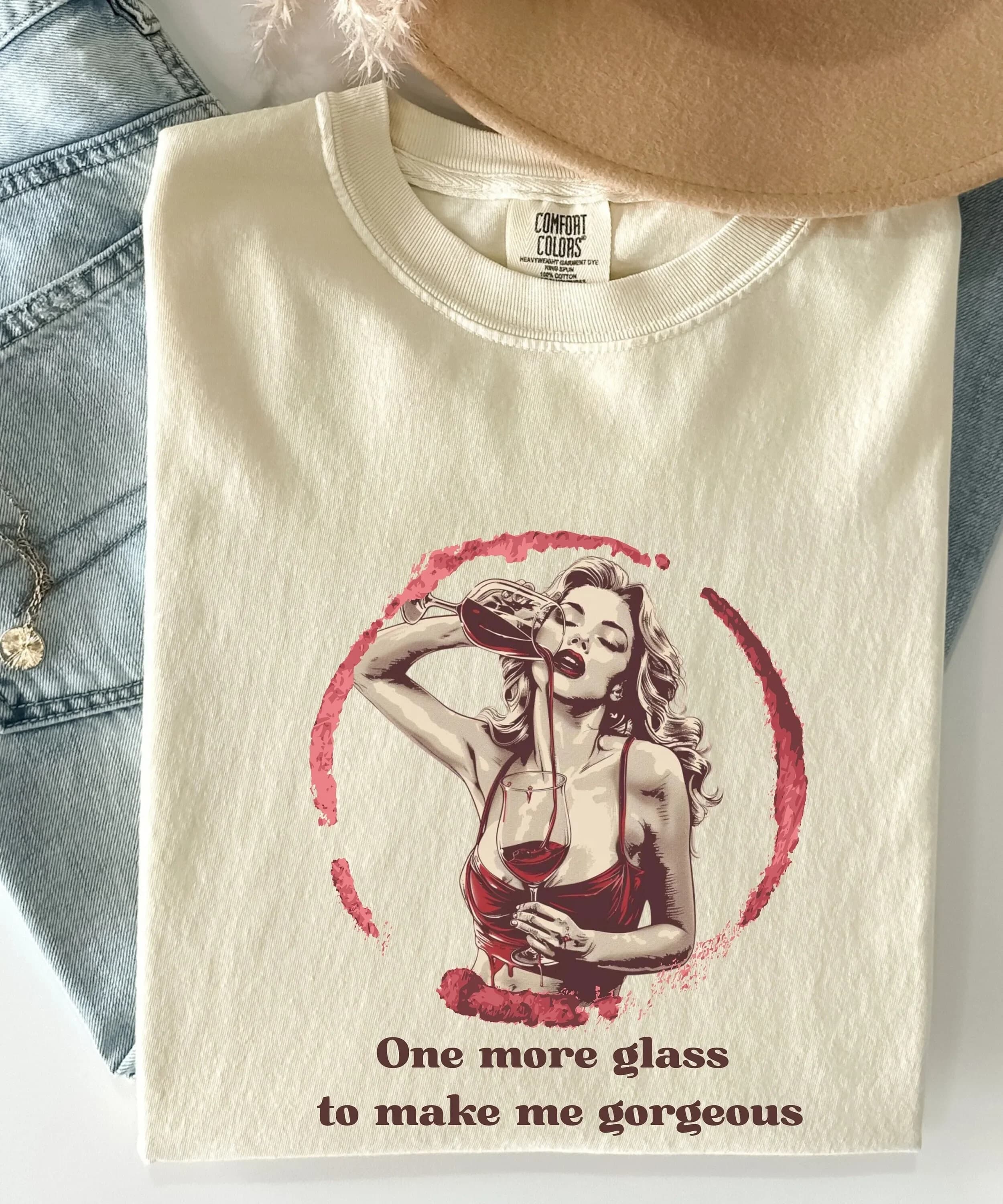 Un'altro bicchiere per rendermi splendida. Maglietta divertente per amanti del vino. Regalo per amanti del vino. Maglietta vintage sarcastica. Magliette particolari.
