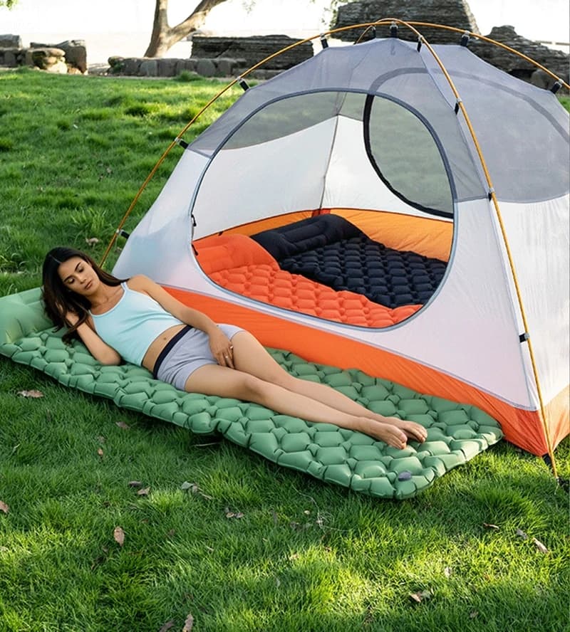 Outdoor Inflatable Camping Mat with Ultralight Inflatable Mattress cushions integrated in the hiking inflatable pump