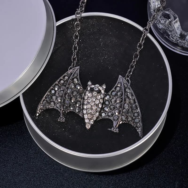 Collana con pipistrello in zircone con intarsio completo Color argento europa e America collana UNISEX con gioielli per feste Hip-hop Punk di Halloween