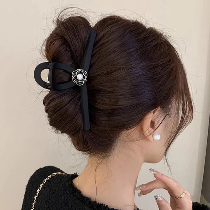 1 clip per capelli nero opaco a forma di camelia, grande ed elegante, stile francese, fermacapelli a spirale per la parte posteriore della testa, clip a squalo premium.