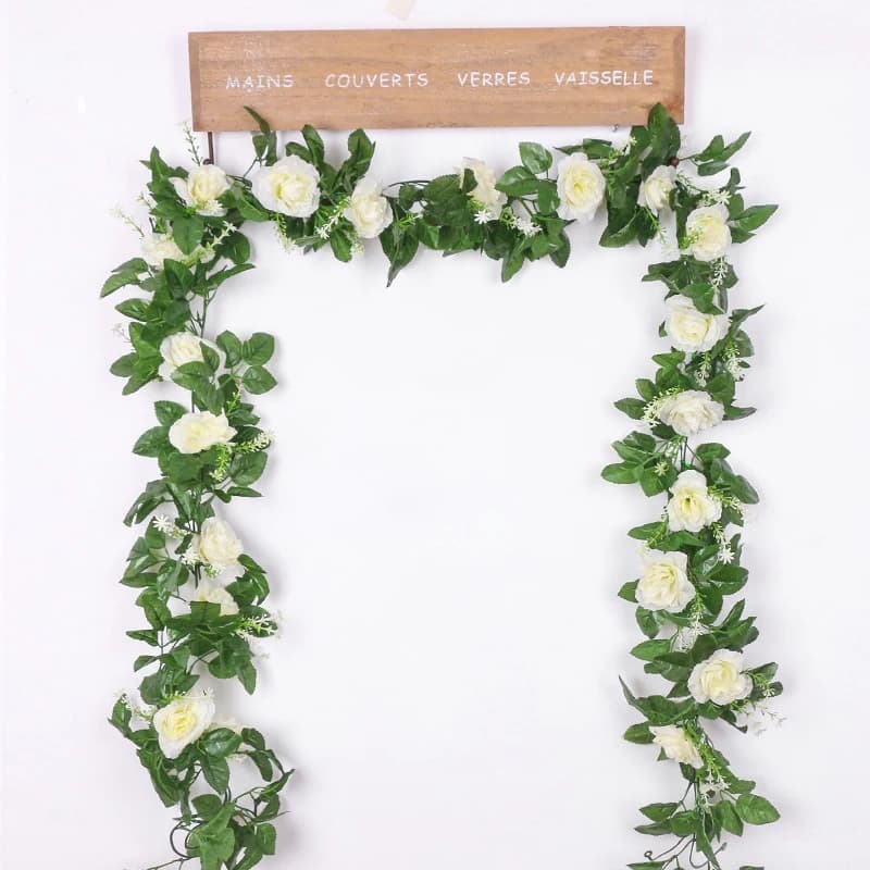 Fiore bianco artificiale di vite di rosa per la ghirlanda appesa di nozze Piante finte Foglie Fiori Arco drappeggiato Decorazione da giardino per esterni