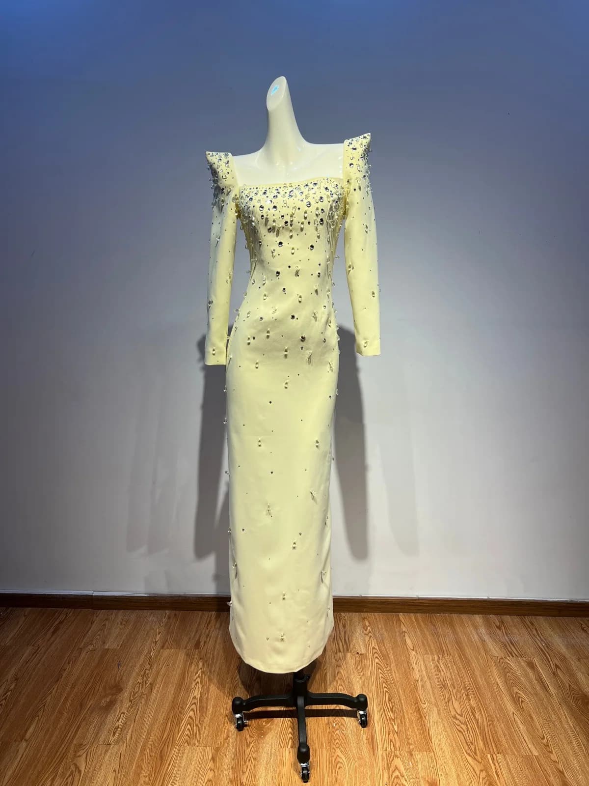 Abito Elegante da Donna 2026, Lussuoso e Sexy, Maniche Lunghe, Collo Quadrato, Decorato con Perline, Giallo, per Serate e Feste
