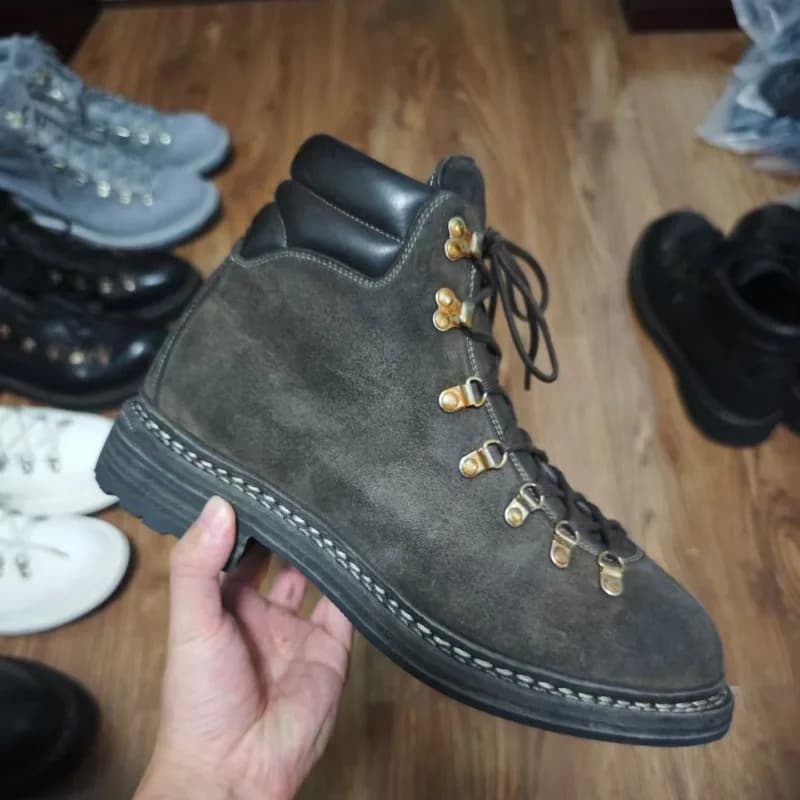 Stivali da Equitazione in Pelle Scamosciata alla Moda per Uomo, Scarpe da Montagna con Borchie, Stivali Western da Escursionismo con Lacci e Dettagli Metallici