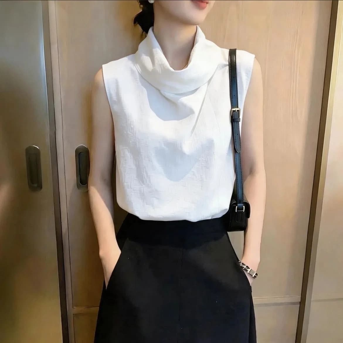 Korean Style Commuter Sleeveless Hoodie Women's Red Versatile Top Summer 2026 Loose Fit Polyester Fiber Outerwear