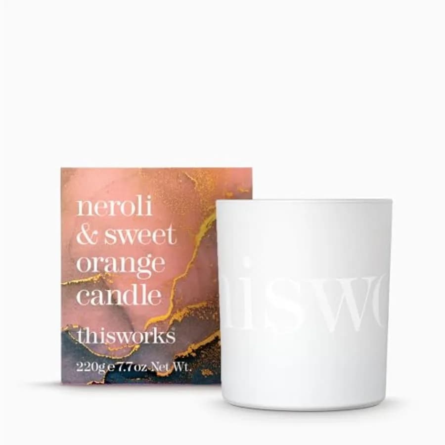 Candela Neroli e Arancia Dolce di This Works, 220 g - Realizzata a Mano e Miscelata con Oli Essenziali - Rilassante e Rinvigorente
