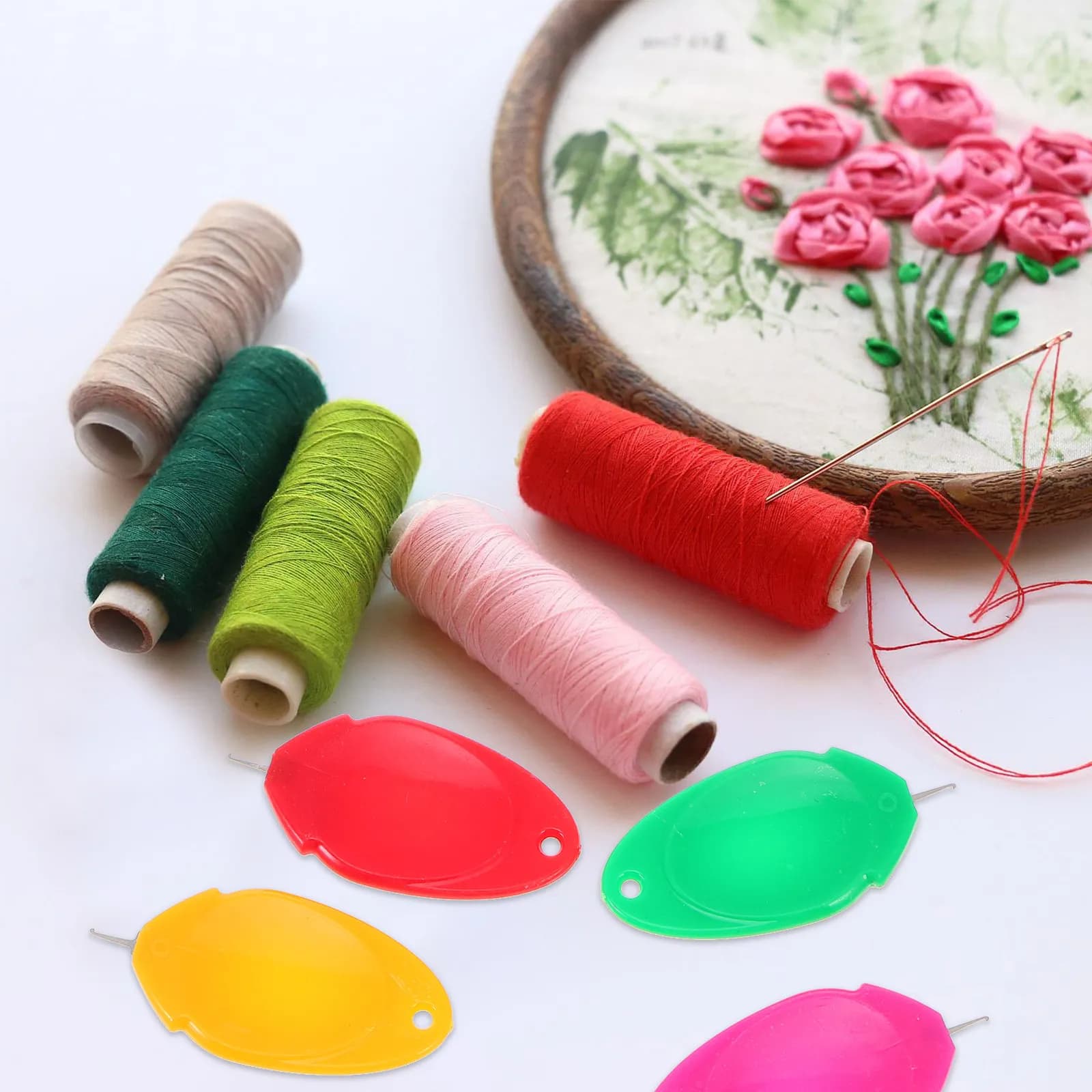 50 Pezzi Infilacuci Portatili in Plastica con Design Semplice, Leggeri e Pratici per Nonne, Mamme e Fai-da-Te