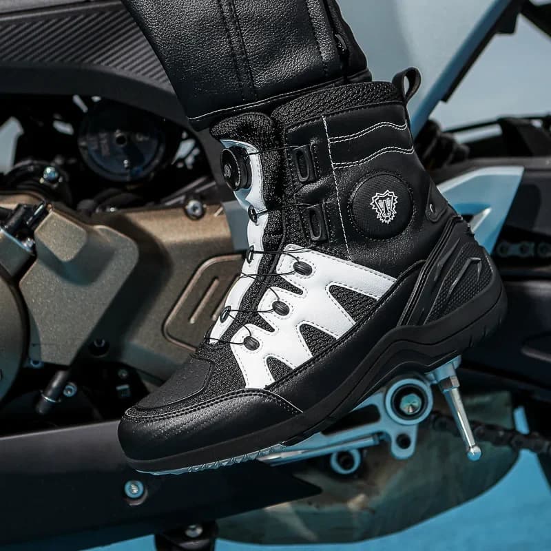 Leather Motorcycle Shoes for City Riding Motocross Boots Men Women Biker Boots Anti-Slip Riding Boots Waterproof Botas Moto
