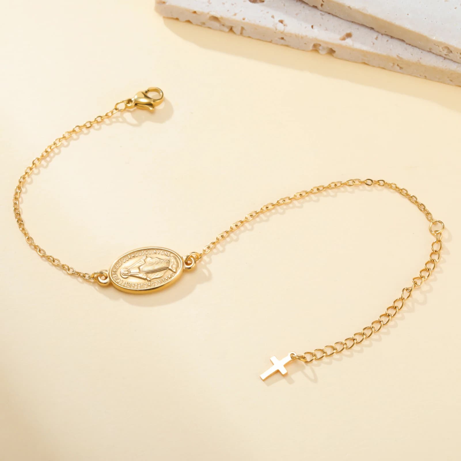 CoolTime Bracciale Delicato in Acciaio Inossidabile da Donna con Croce della Vergine Maria e Medaglia Miracolosa a Doppio Strato, Gioiello Regolabile Religioso, Idea Regalo