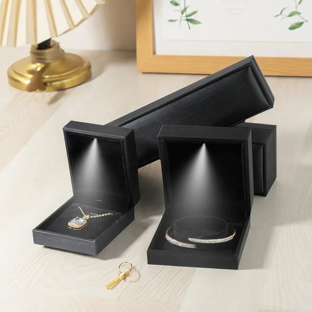 LED Light Jewelry Box Women Necklace Pendant Bracelet Jewelry Display Box Wedding Ring Packaging Case Gifts Storage Box