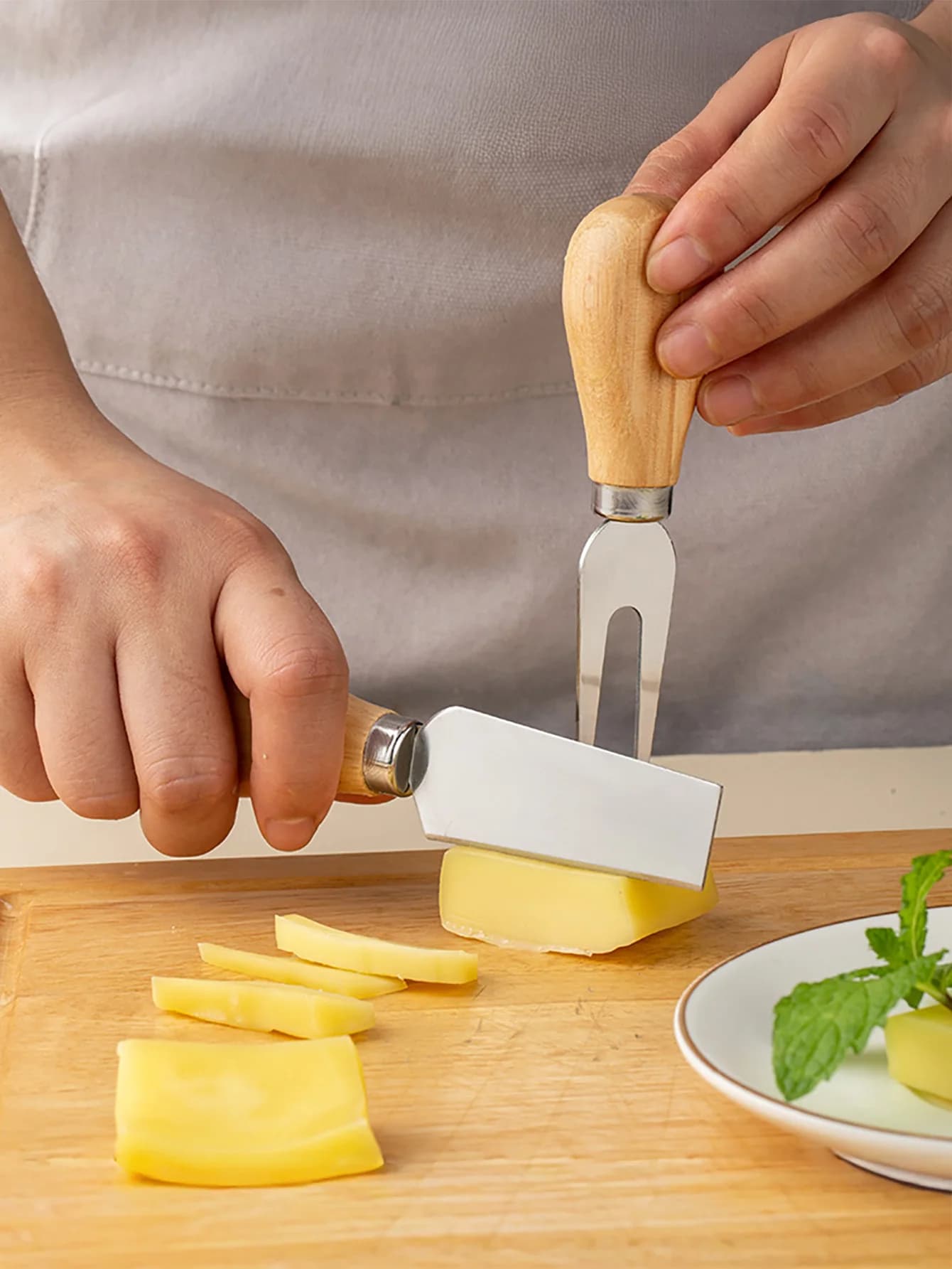 Set of 4-piece cheese knives for cutter for meats, slicer and cutting tools for stainless steel cheese with wooden handle