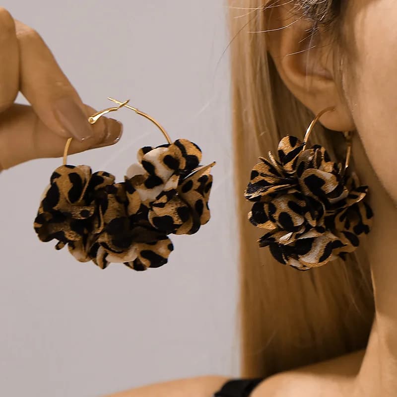 Retro Leopard Print Fabric Drop Earrings for Women Exaggerated Black Crystal Geometric Circle Petal Pendant Earring Jewelry Gift