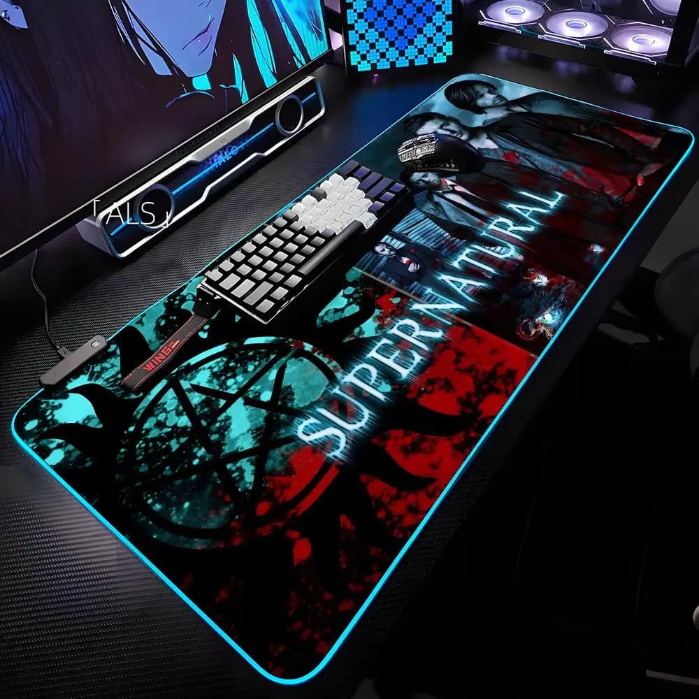 Tappetino per mouse TV S-Supernatural Tappetino per mouse retroilluminato RGB Tappetino per mouse per laptop Accessori da gioco per computer da tavolo