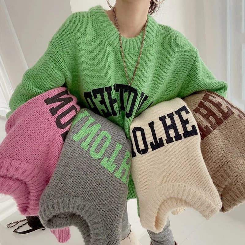Maglione invernale da donna caldo color caramello Nuovi pullover di moda Vestiti maglione addensato allentato lavorato a maglia O collo Maglieria con stampa di lettere
