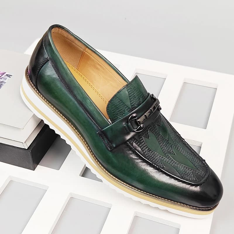 Mocassini da uomo in vera pelle spazzolati a mano con scarpe casual slip-on con plateau e fibbia in metallo per la vita quotidiana e eventi leggeri