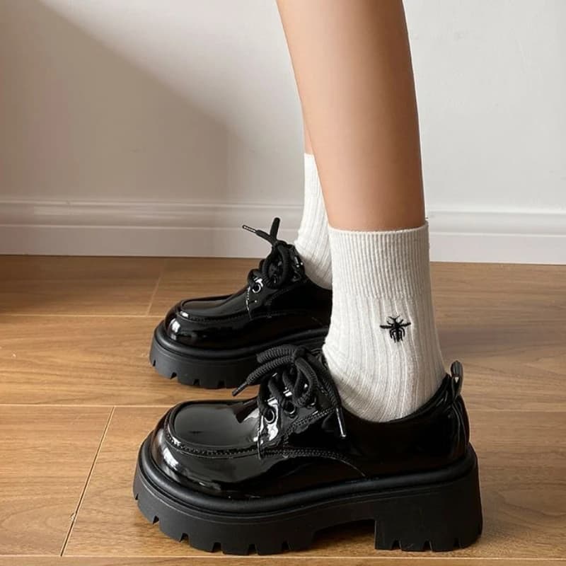 Scarpe da donna in pelle con lacci con suola spessa stile britannico Piattaforma con punta tonda Altezza crescente Versatile 2025 Primavera Autunno Nuovo