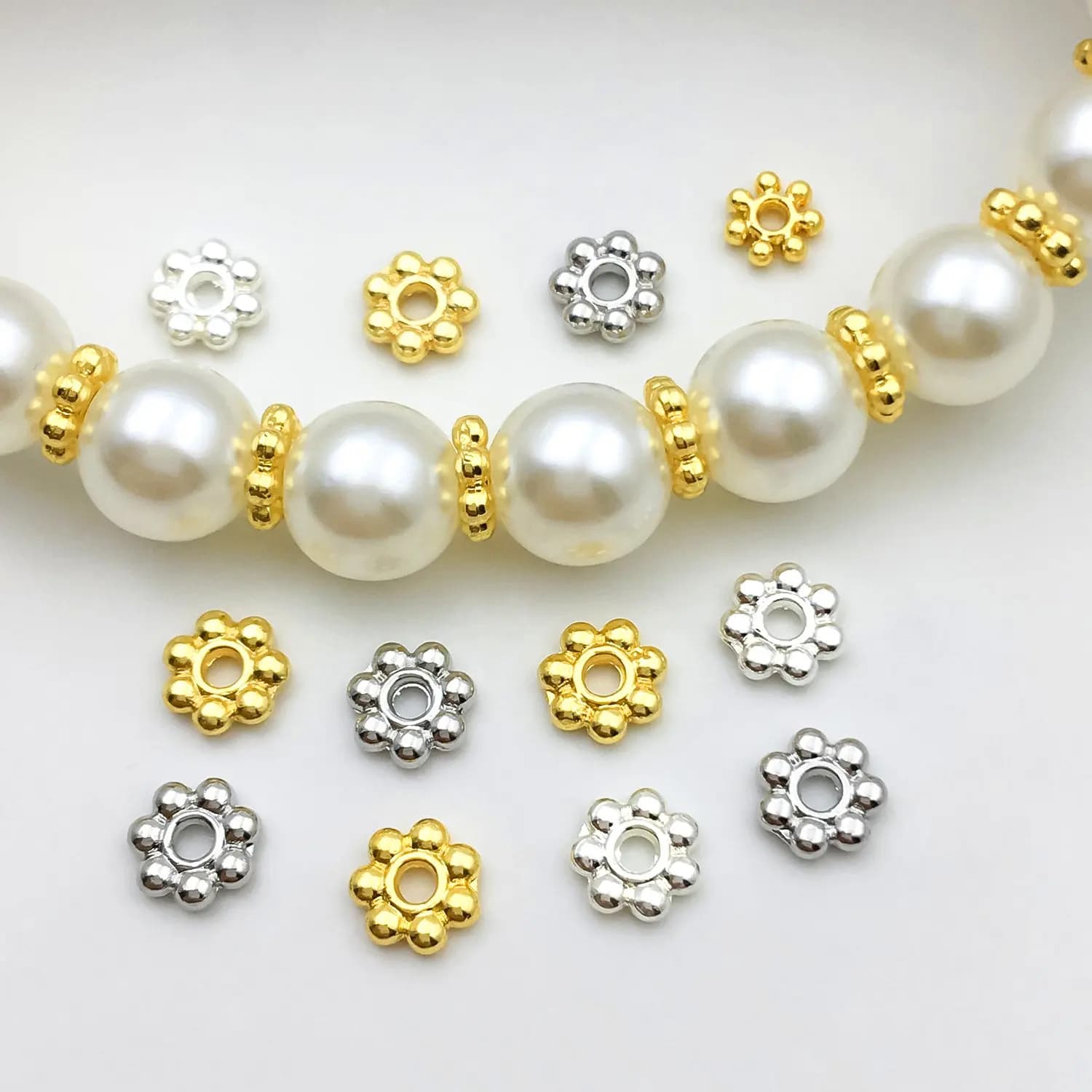 20 pz. perline distanziatrici a fiore in ottone color oro 18K da 4/4,5/5,5 mm, accessori di alta qualità per la creazione di gioielli fai da te, collane e orecchini