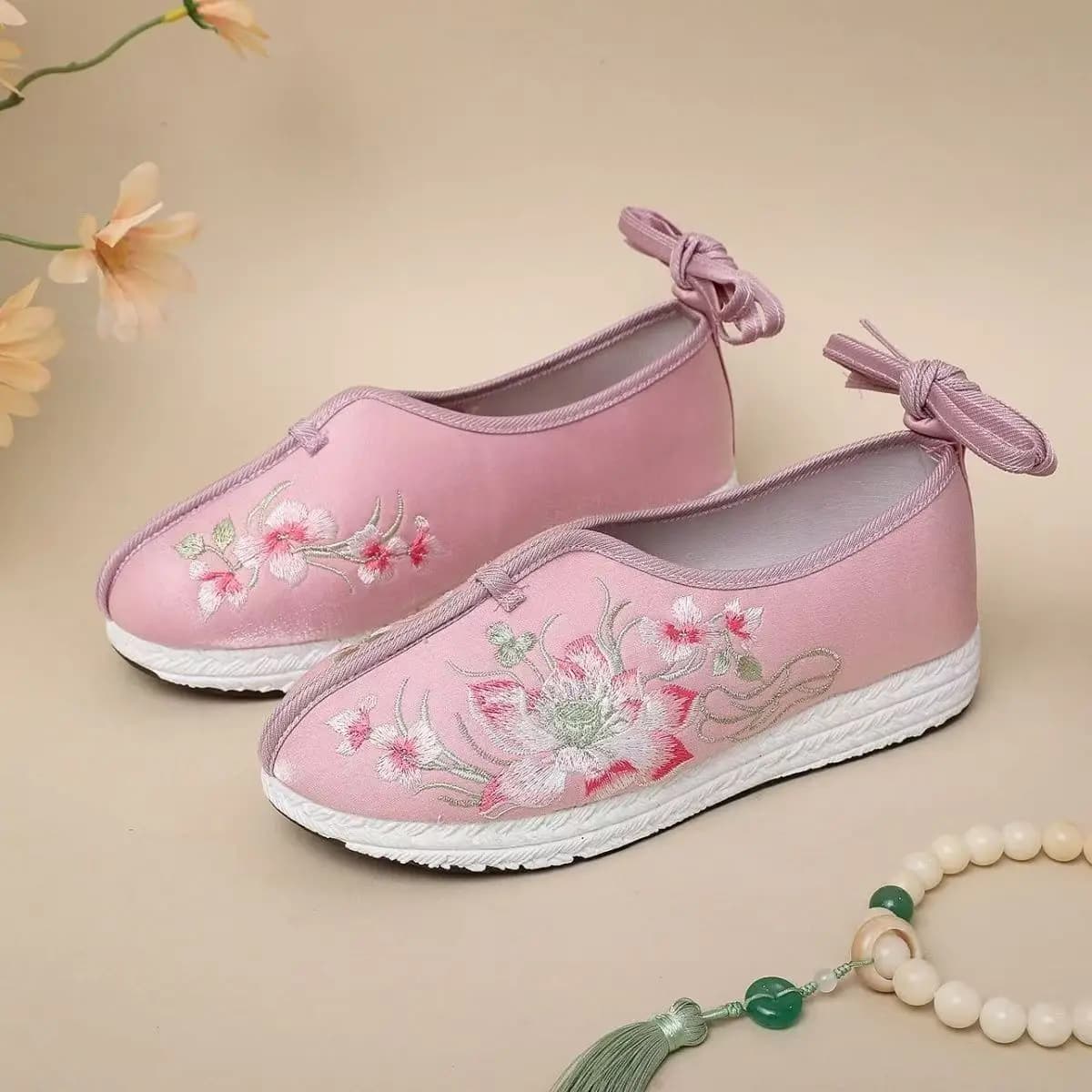 Scarpe da donna in stoffa ricamata di grandi dimensioni con suola piatta stile etnico leggero antiscivolo punta tonda cinturino alla caviglia primavera autunno nuove scarpe Hanfu