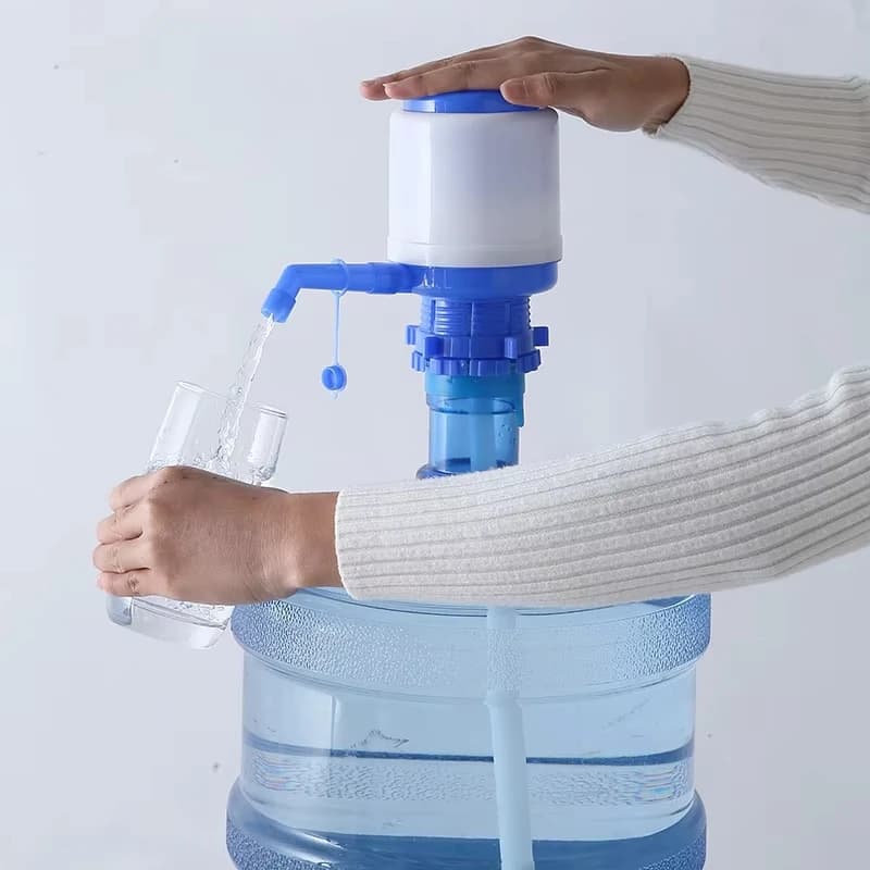 Pompa manuale a pressione per bottiglie d'acqua, pompa a pressione per fontanella, pompa per acqua con tubo extra corto