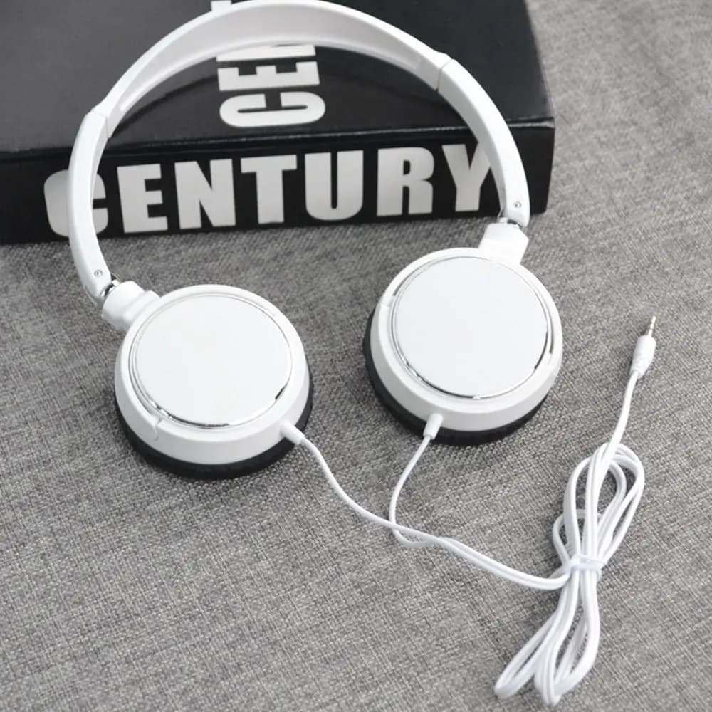 Lightweight Wired Headphones Stereo Sound Soft Ear Pads Head Mounted Earphones Wired Connection Adjustable Gaming Headphones