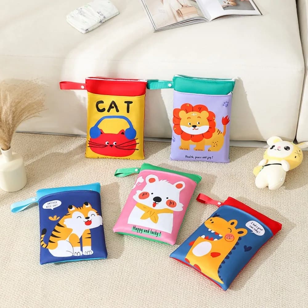 Large Capacity Reusable Wet Dry Bags Multifuncional Portable Diaper Organizer Waterproof Bedside Hanging Bag for Cloth Diapers