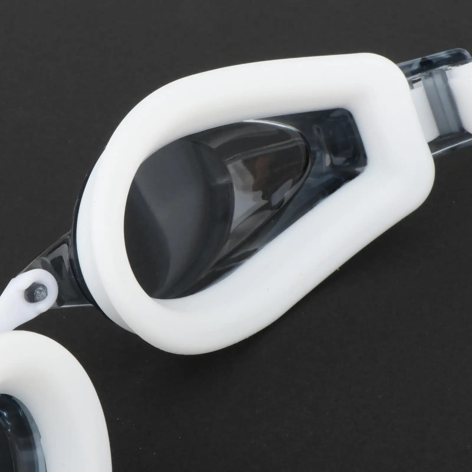 Occhialini da nuoto leggeri, portatili, in morbido silicone, antiappannamento, con ampio campo visivo per l'acqua