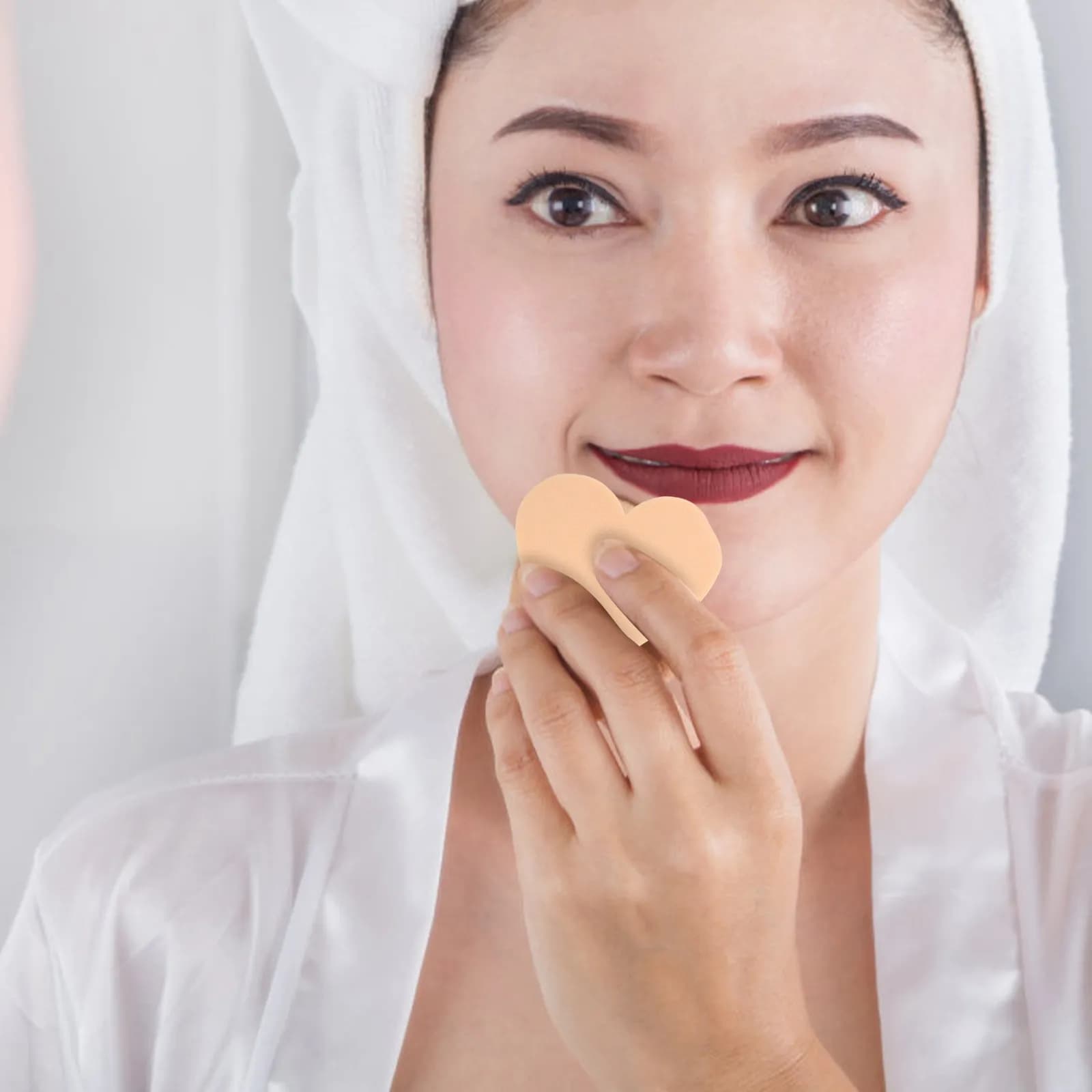 Set di 4 Spugne per Trucco a Forma di Cuore, Morbide e Senza Lattice, per Fondotinta, Polvere e Crema, Uso Bagnato e Asciutto