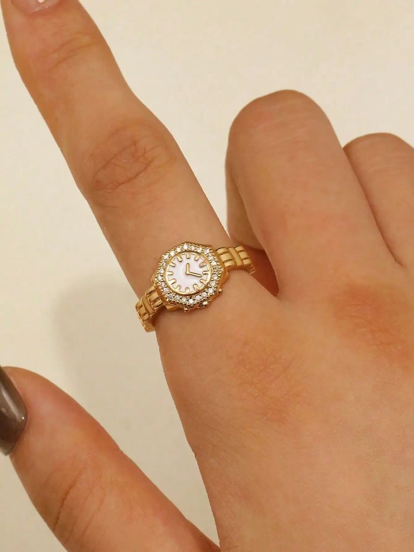 Anello finto orologio non funzionale unico per donne e ragazze, gioielli decorativi alla moda, accessori regalo