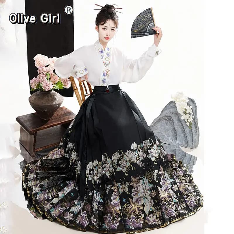 Camicia tradizionale cinese Hanfu Gonna con faccia di cavallo Gonna intrecciata con faccia di cavallo dorata Abito in tessuto jacquard Abbigliamento da donna