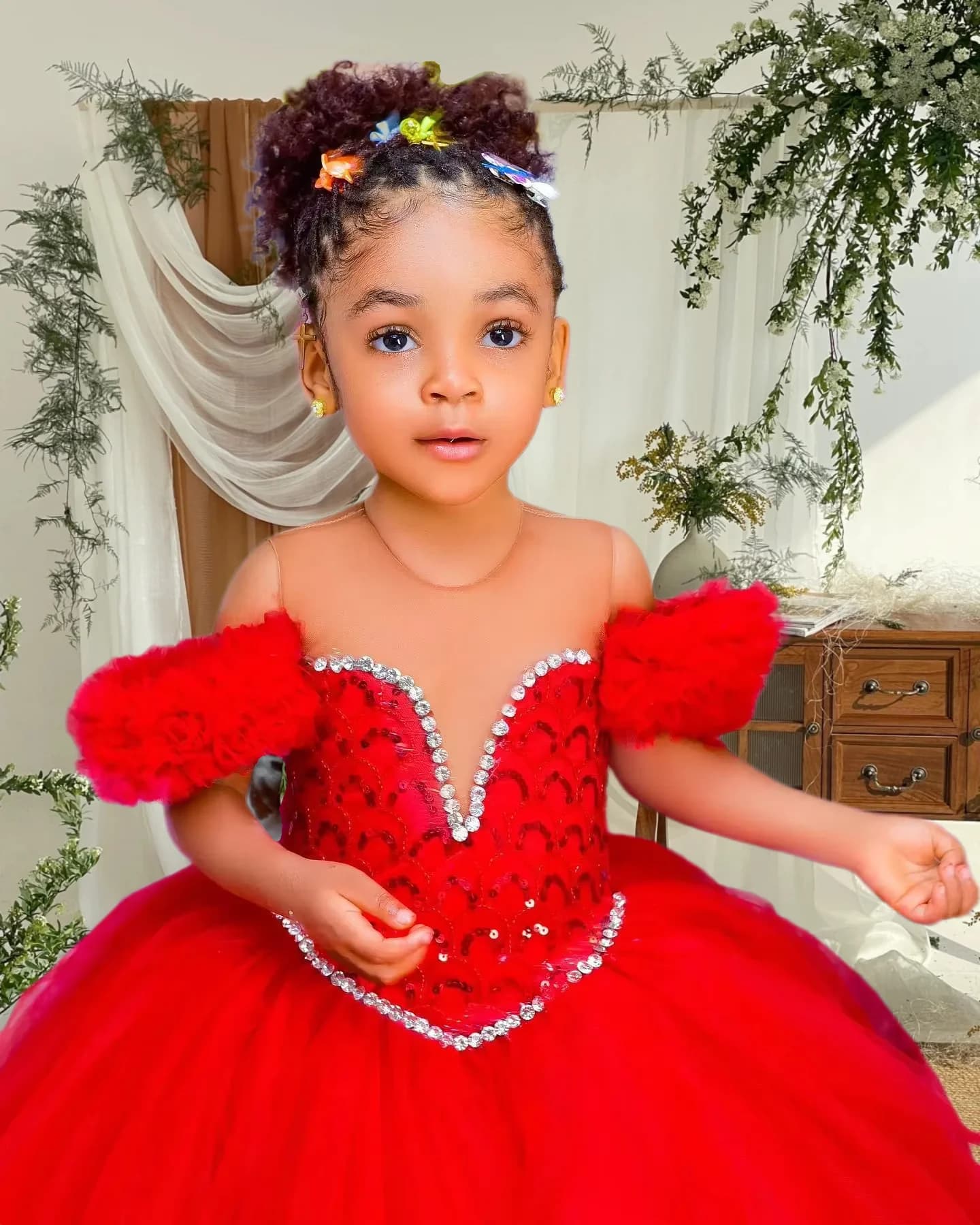 Abito da ragazza di fiore rosso di lusso con collo trasparente, volant pieghettato, abiti da ballo in tulle a strati per abiti da sera per feste di compleanno per bambini
