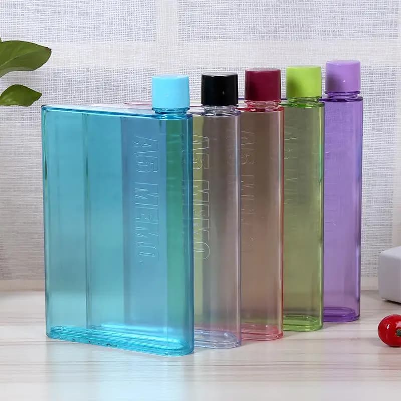 Bottiglia d'acqua portatile in plastica A4 quadrata per donna, design piatto, resistente alle cadute, ideale per l'estate, uso domestico, utensili da cucina