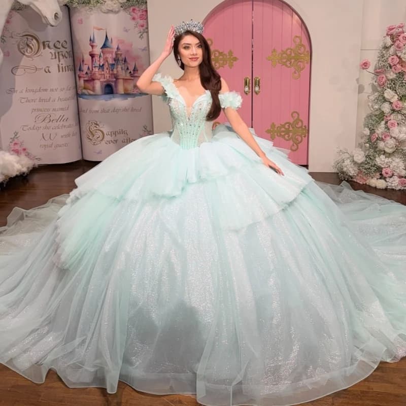 Abiti Quinceanera lucidi verde chiaro con spalle scoperte Perline Tull di cristallo Festa di compleanno Abito dolce 16 Abiti 15 Anos
