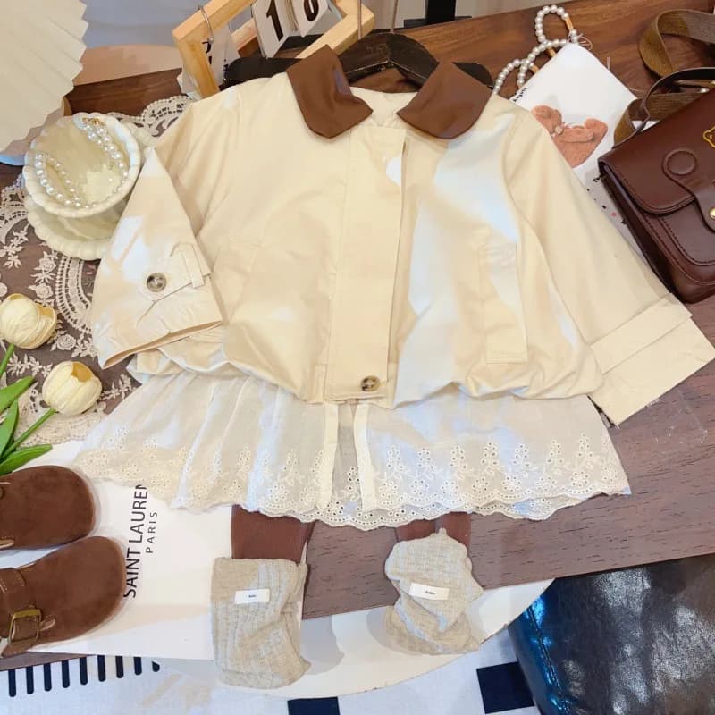 2025 Ragazze coreane Trench in pizzo Giacca Leggings Set Primavera e autunno Nuovi vestiti autunnali coreani per bambini e ragazze