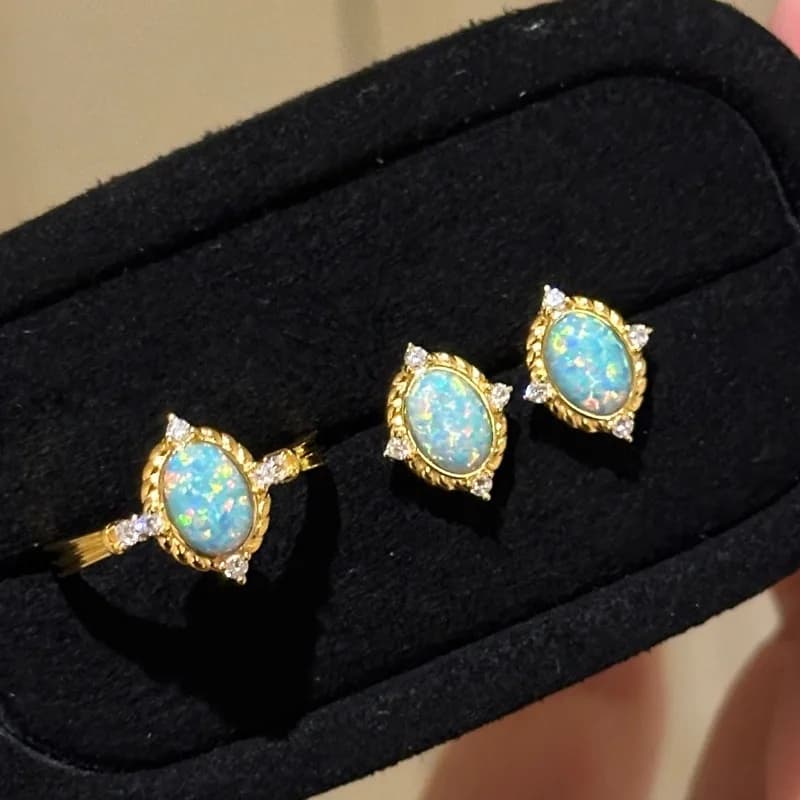 Orecchini ad anello con opale di pietra preziosa blu di fascia alta di lusso leggero per le donne con diamanti intarsiati alla moda e piccoli set di gioielli squisiti
