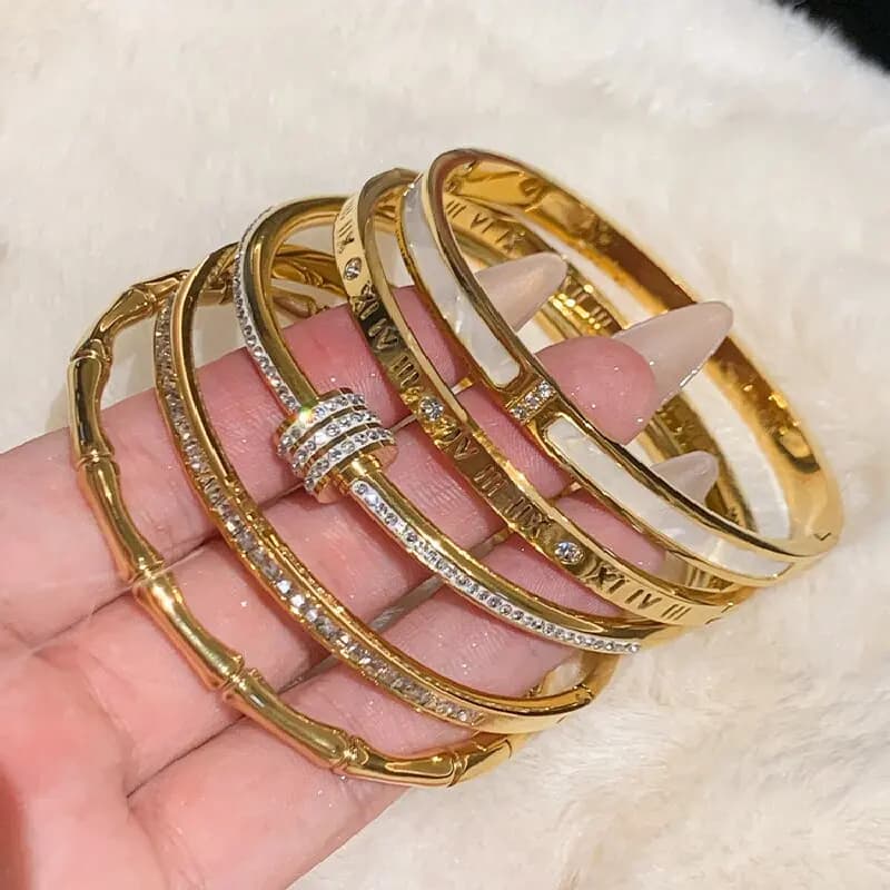Bracciale in oro e acciaio al titanio da 1 pezzo, stile classico alla moda, bracciale in acciaio inossidabile, intarsiato con zirconi, per l'uso quotidiano delle donne