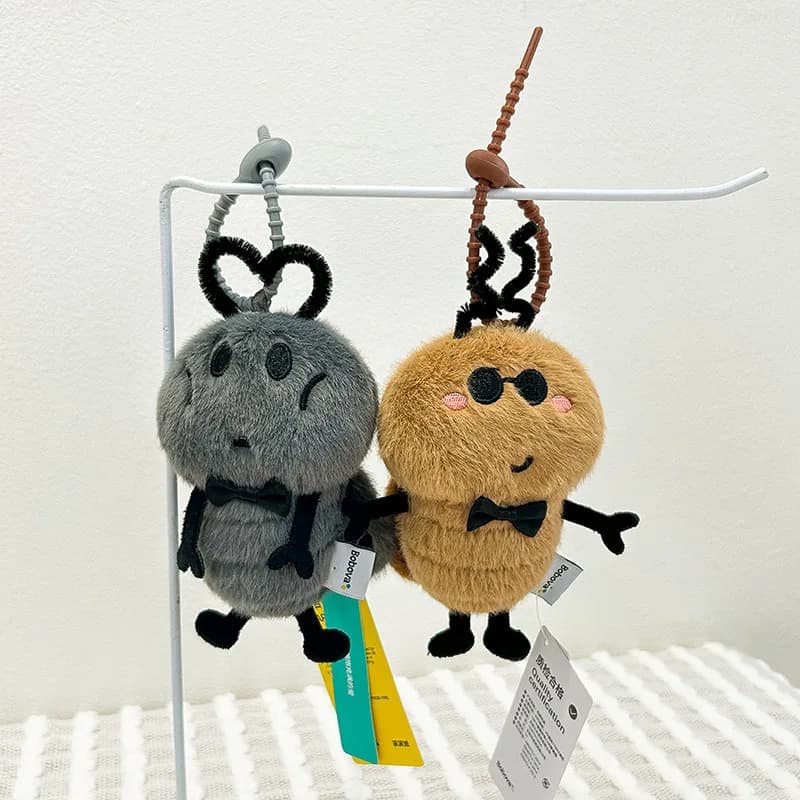 Simpatico portachiavi in peluche con scarafaggio eccentrico, portachiavi per auto con animali di peluche, portachiavi, zaino, decorazioni pendenti, accessori regalo divertenti
