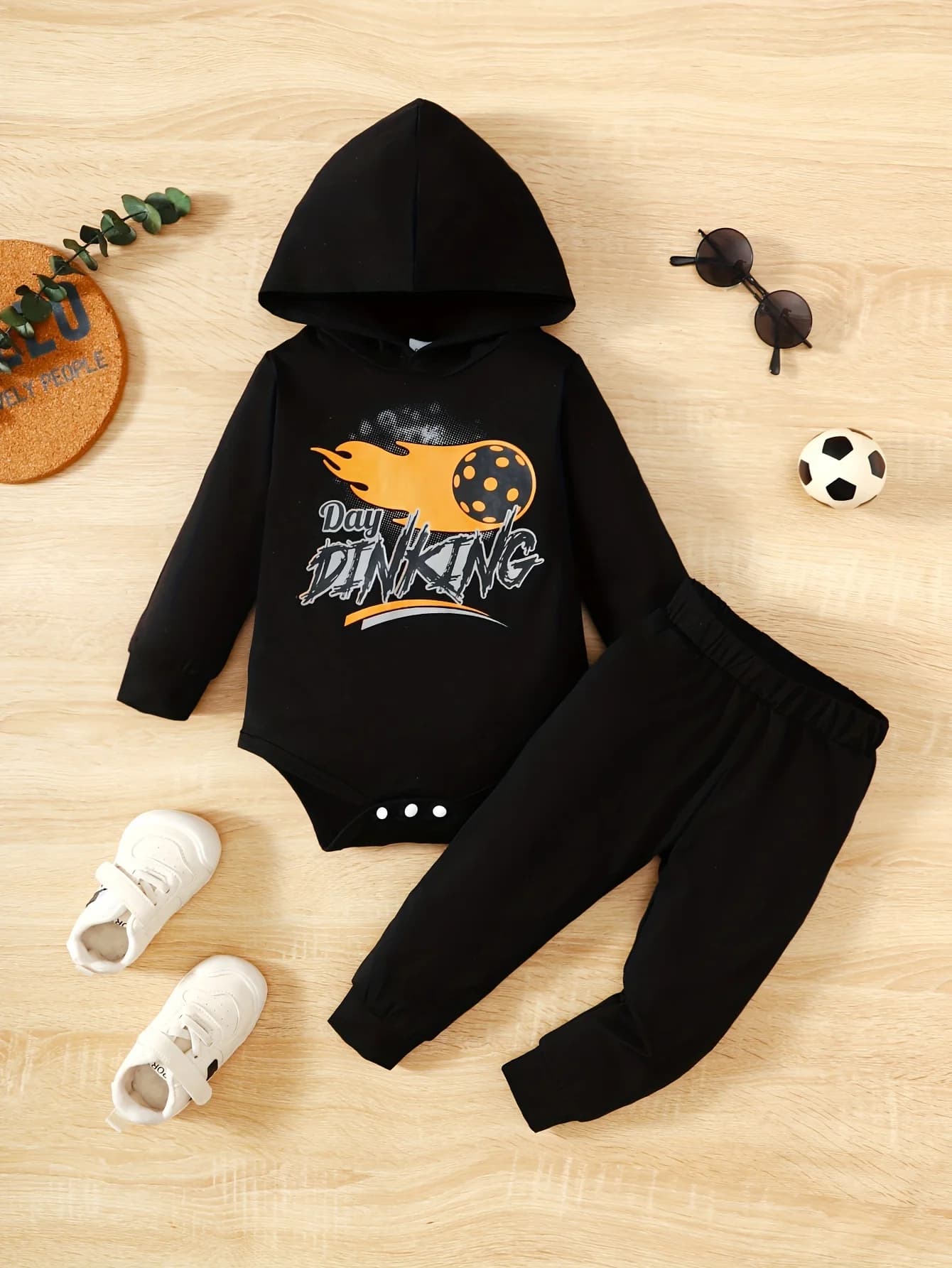 Completo estivo alla moda per neonato, 2 pezzi, nero, con cappuccio, stampa basket, body a maniche lunghe + pantaloni, per neonati da 0 a 2 anni, set casual.